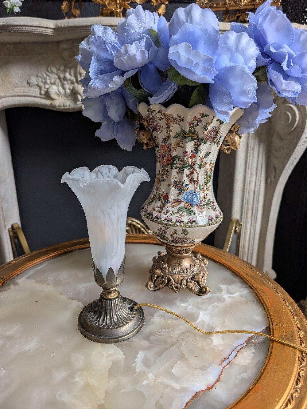 Vintage Gold 90s Tiffany Style Lily Pad Lamp Frosted Tulip Flower Accent Light